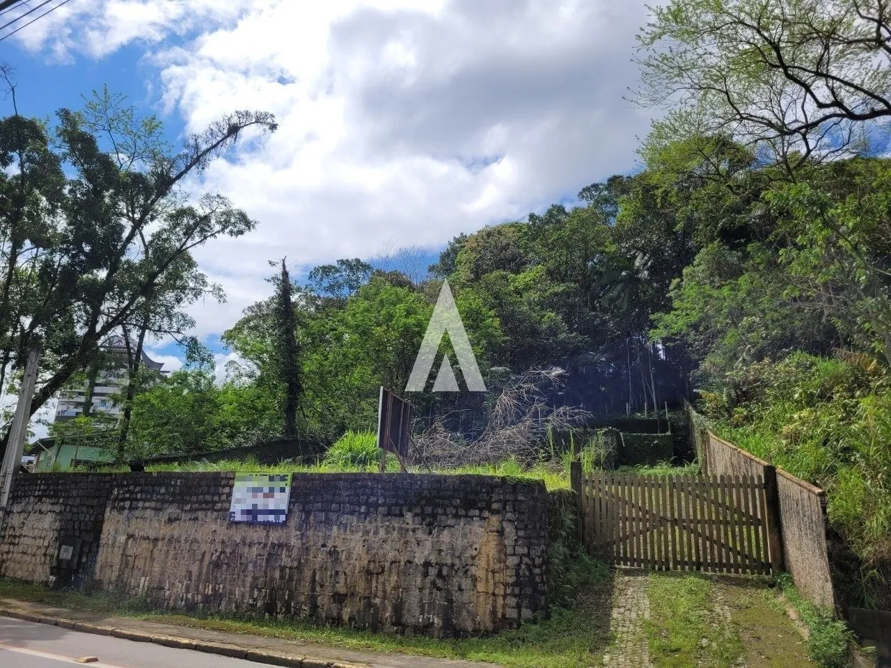 Terreno à venda no bairro Anita Garibaldi em Joinville, por R$ 620.000.00. - foto 1