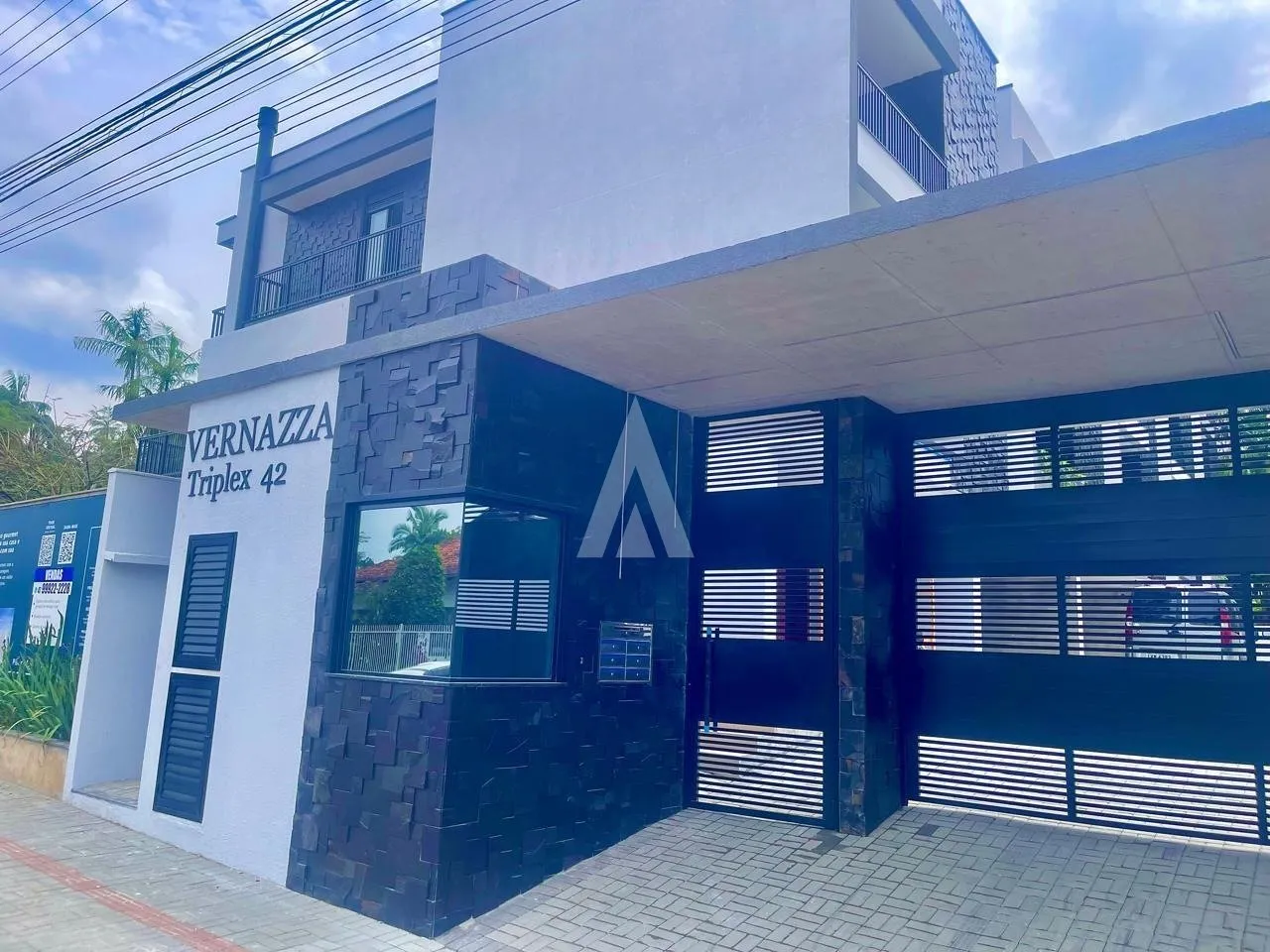 Casa em Condomínio com 1 suíte(s) mais 2 quarto(s) à venda no bairro Glória em Joinville, por R$ 1.850.000.00. - foto 1