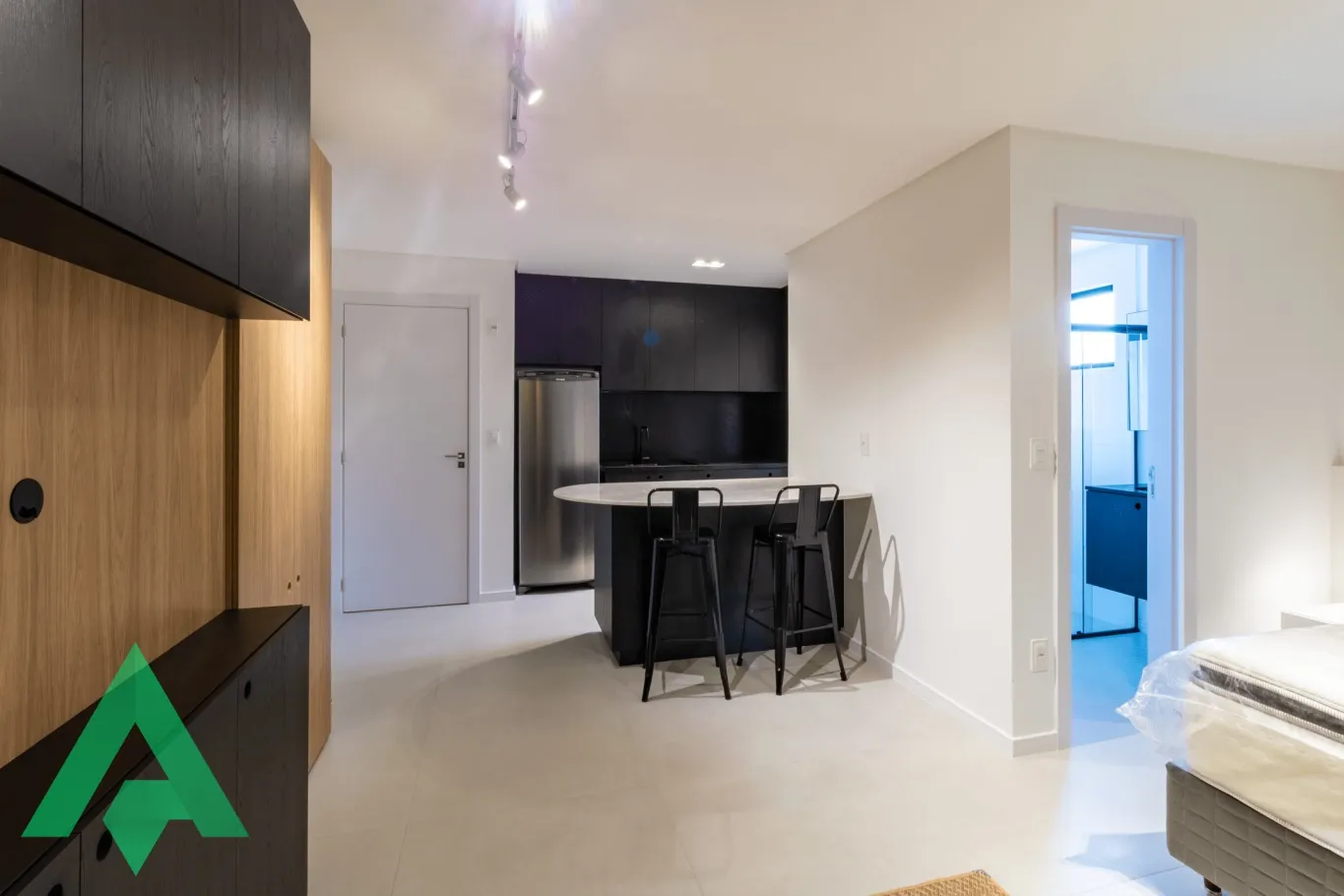 Loft semi mobiliado para locação por R$ 1.900,00 -Bairro Centro - Blumenau/SC - foto 1