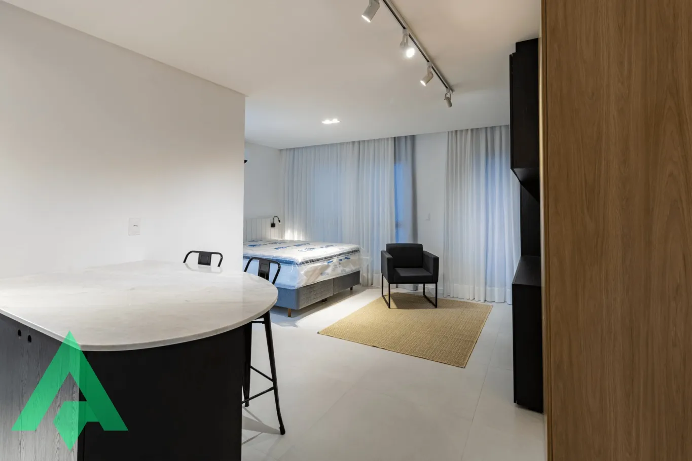 Loft semi mobiliado para locação por R$ 1.900,00 -Bairro Centro - Blumenau/SC — foto 2