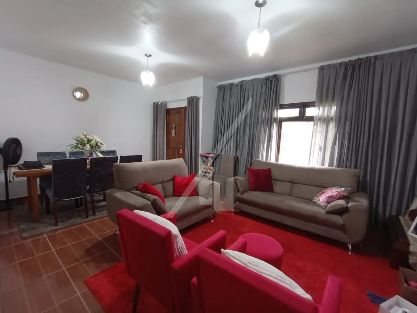 Excelente casa com aproximadamente 150m de área construída, edificada sobre amplo terreno cm 459,61m, muito bem localizada, a 5km da Vila Germanica. — foto 3