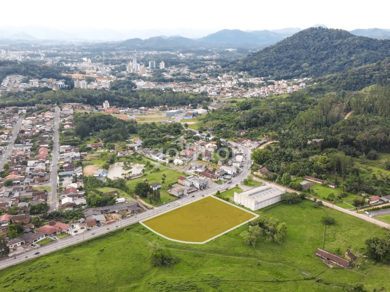 TERRENO COMERCIAL PRÓXIMO AO CENTRO INDAIAL - foto 1