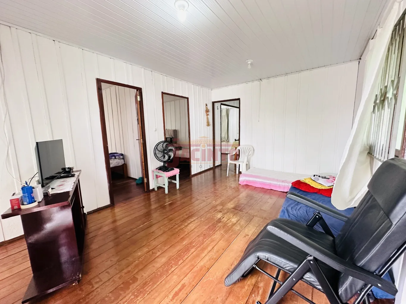 Terreno de 539,40 m, Zoneamento ZR4, com uma casa de madeira em ótimo estado. — foto 6