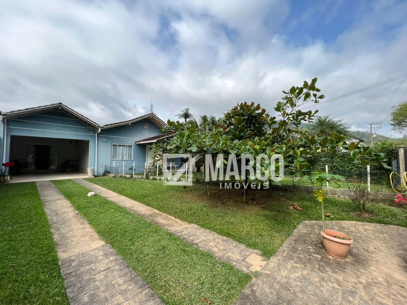 Charmosa residência com três quartos no coração de Pomerode — foto 3