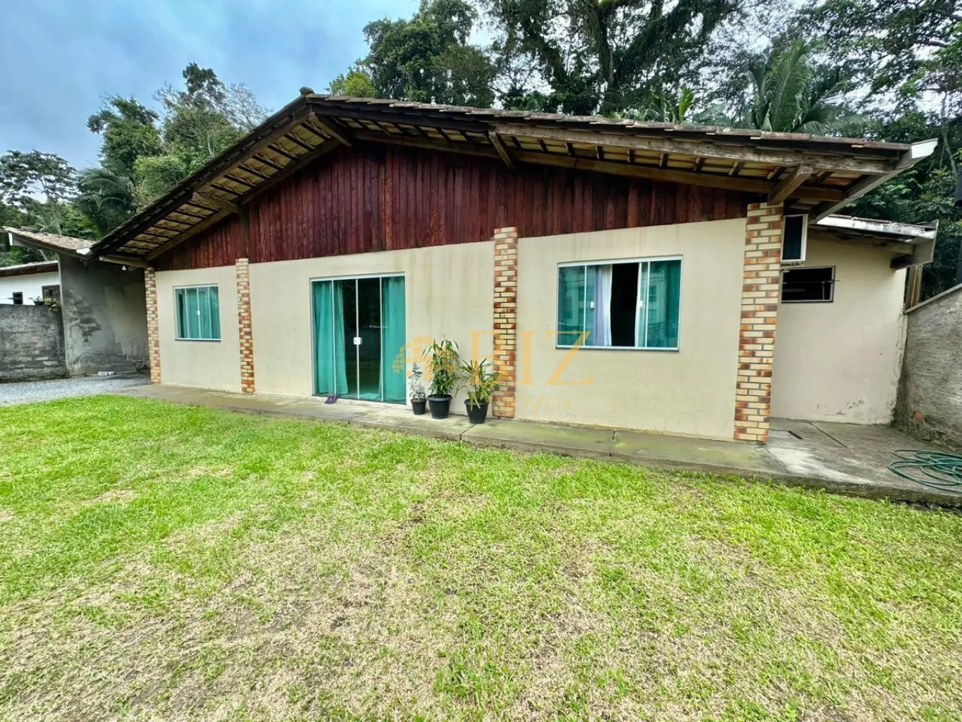Casa com 3 quartos, sendo 1 suíte, em um terreno com 500m! - foto 1