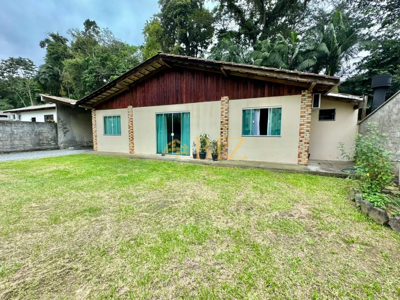 Casa com 3 quartos, sendo 1 suíte, em um terreno com 500m! — foto 2