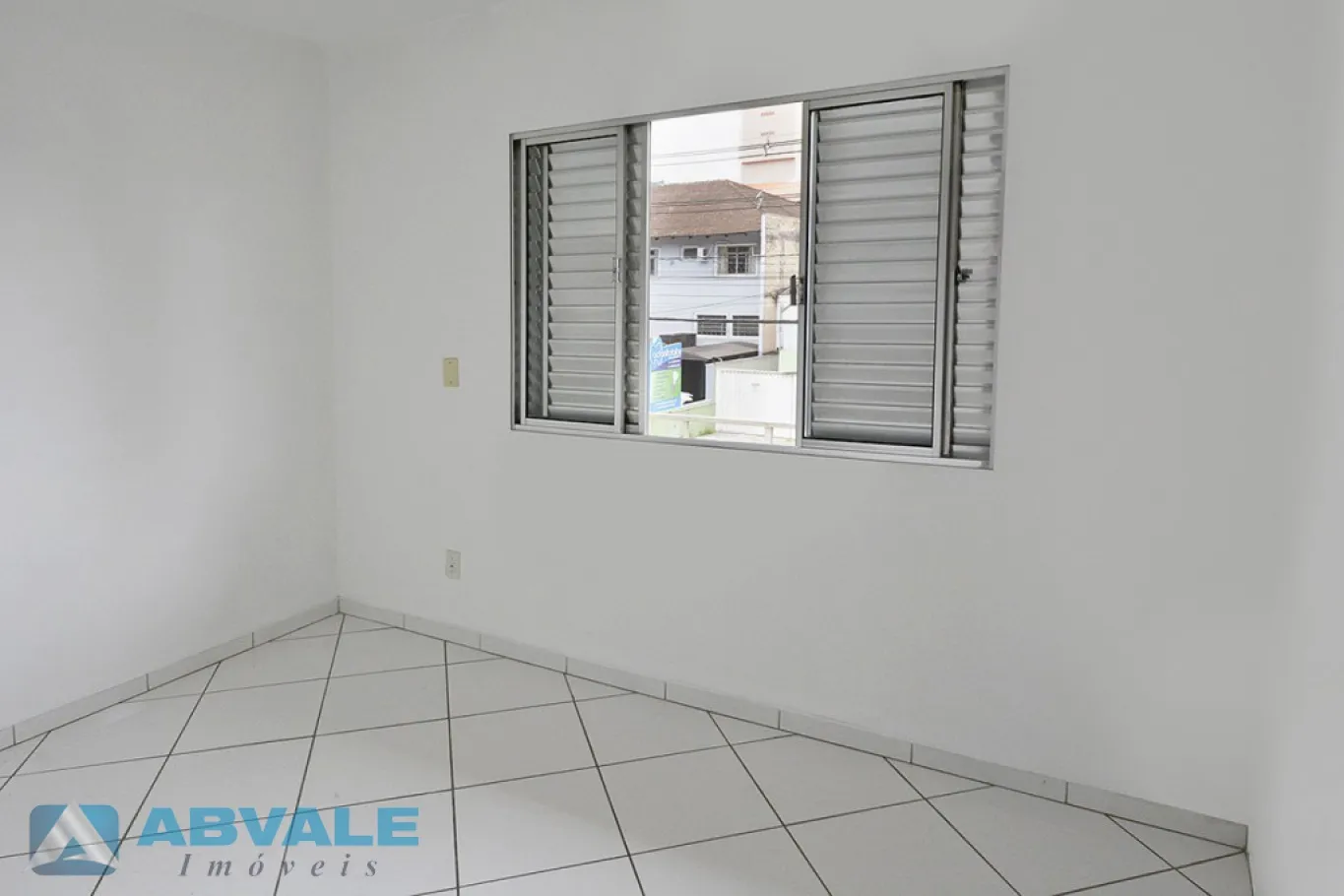 SALA COMERCIAL - Ideal para Clinicas, salão de beleza, escolas, escritórios - Localizada em Corredor de serviço privilegiado. — foto 5