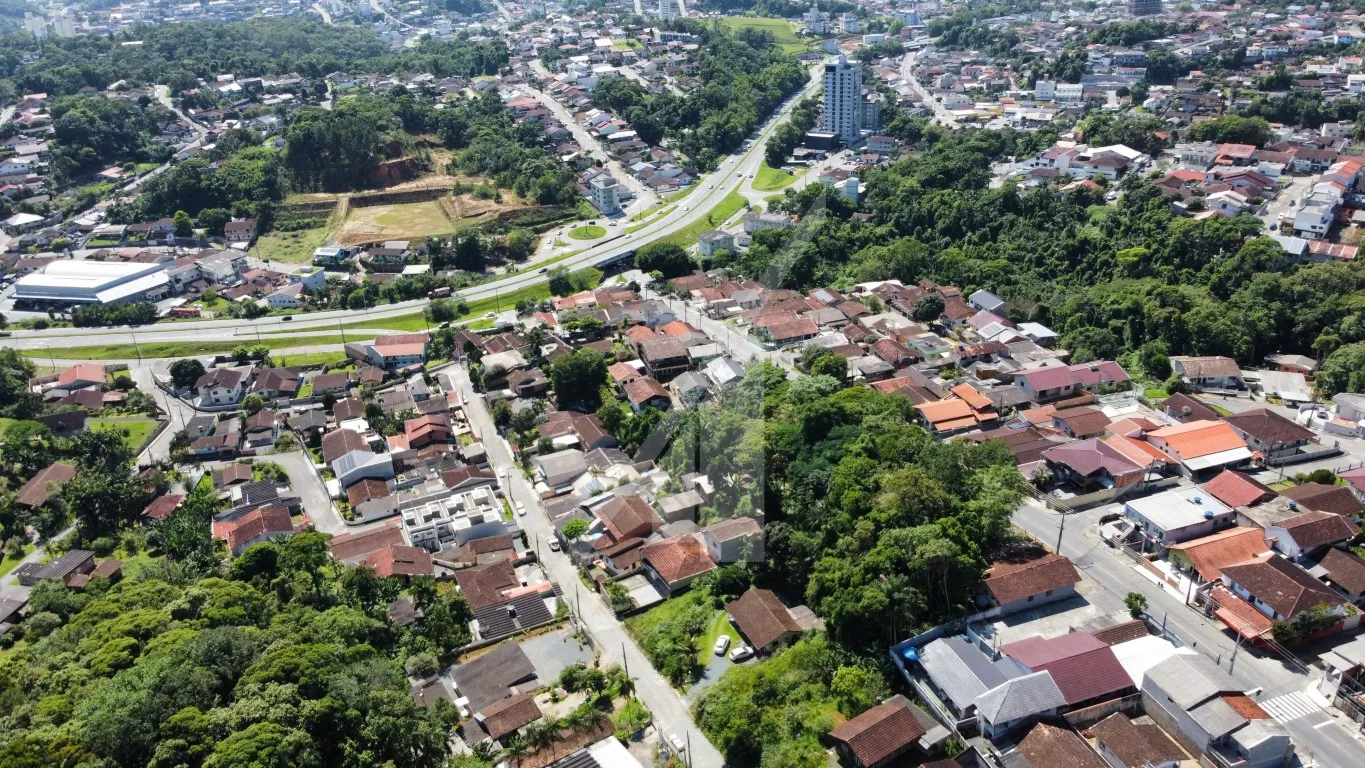 ÓTIMO TERRENO - BAIRRO FORTALEZA - Área do terreno 1.510,55m, com topografia parcialmente plana, mas com bom aproveitamento para construir sobrados. — foto 4