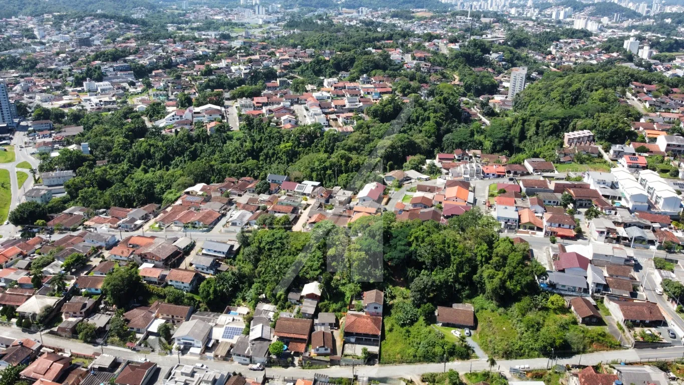 ÓTIMO TERRENO - BAIRRO FORTALEZA - Área do terreno 1.510,55m, com topografia parcialmente plana, mas com bom aproveitamento para construir sobrados. — foto 5