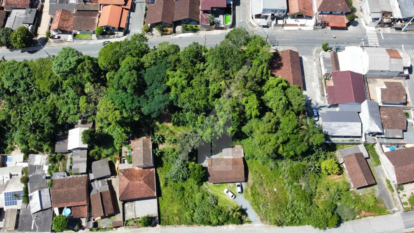 ÓTIMO TERRENO - BAIRRO FORTALEZA - Área do terreno 1.510,55m, com topografia parcialmente plana, mas com bom aproveitamento para construir sobrados. — foto 6