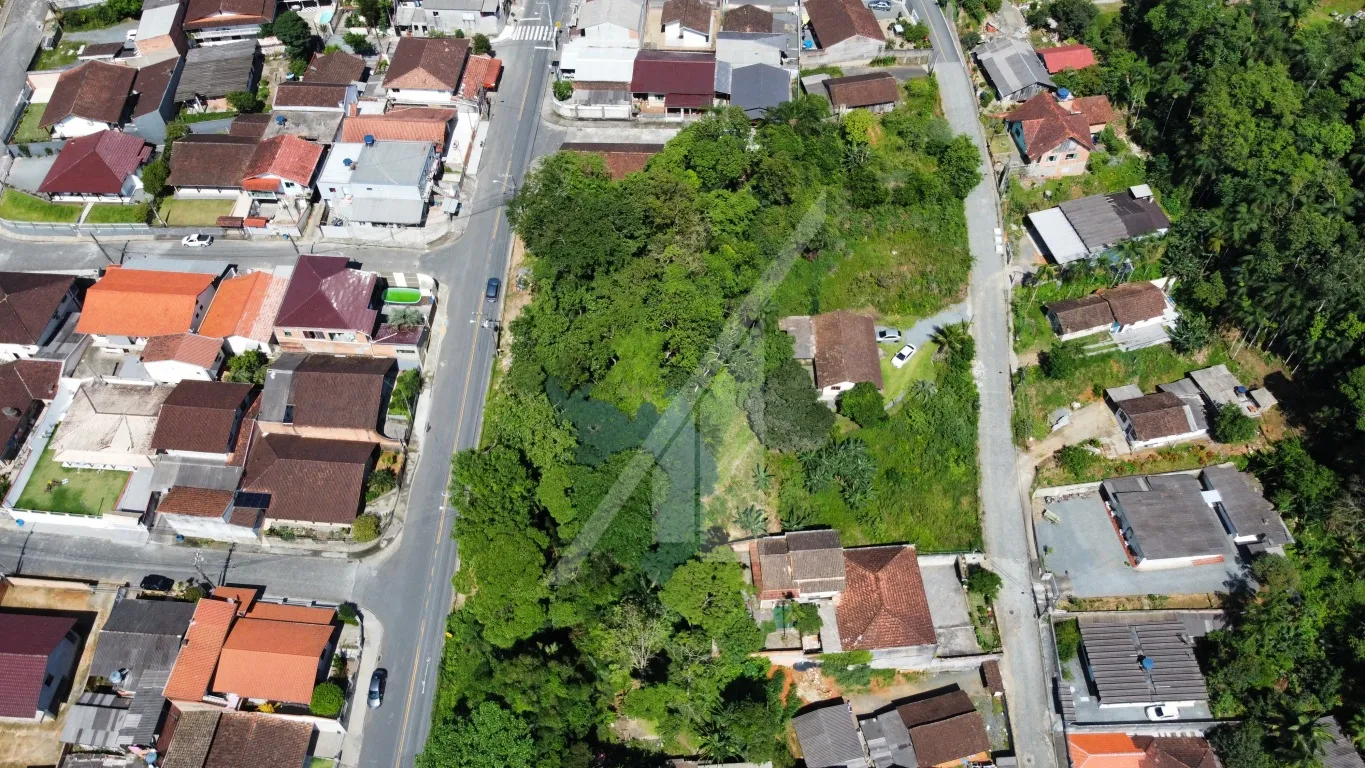 ÓTIMO TERRENO - BAIRRO FORTALEZA - Área do terreno 1.510,55m, com topografia parcialmente plana, mas com bom aproveitamento para construir sobrados. — foto 7
