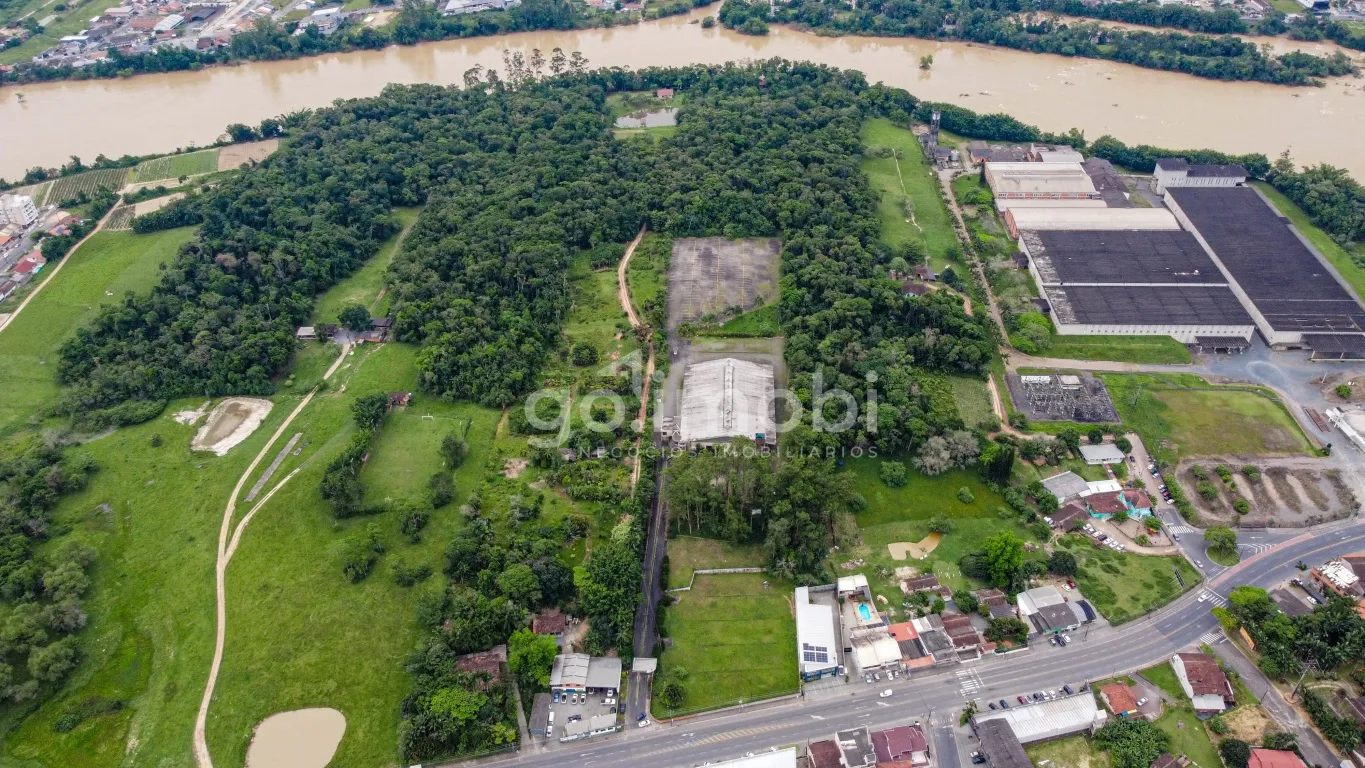 Galpão à venda, 2700m² na região do bairro Tapajós, próximo à Rua Marechal Deodoro da Fonseca, Indaial — foto 5