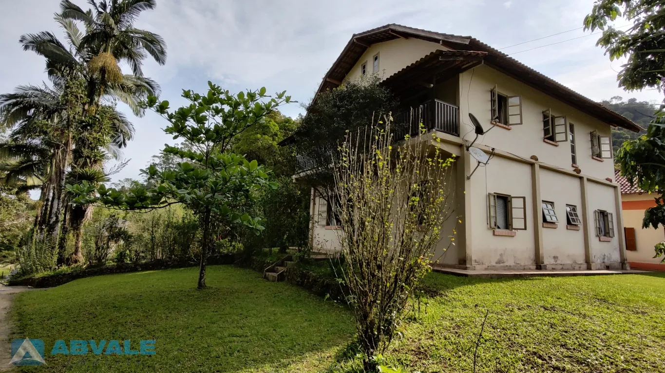 Oportunidade Única! Sítio de 171.000m com 5 quartos, fácil acesso, casa para caseiro e área de festas. Pastos, lagoas e natureza exuberante. Seu refúgio no campo. — foto 2