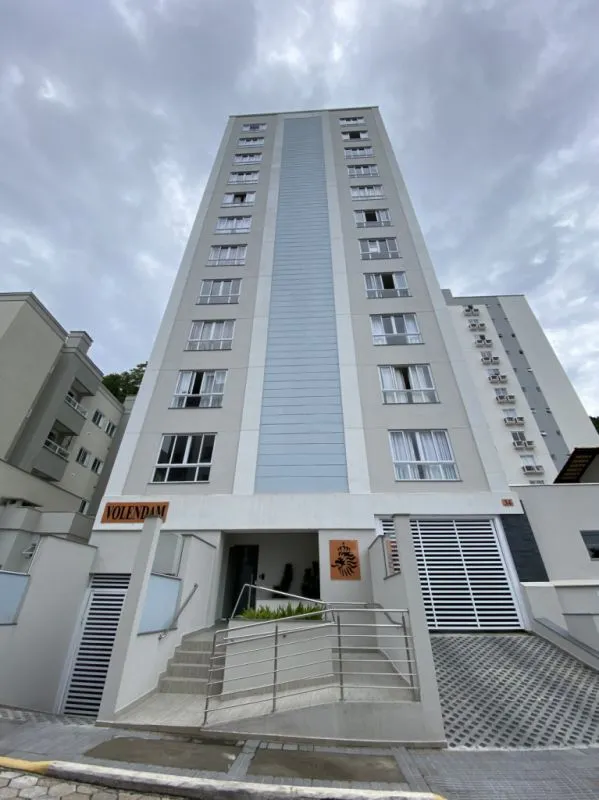 Apartamento todo mobiliado e decorado com 1 suíte + lavabo e 1 vaga de garagem. - foto 1