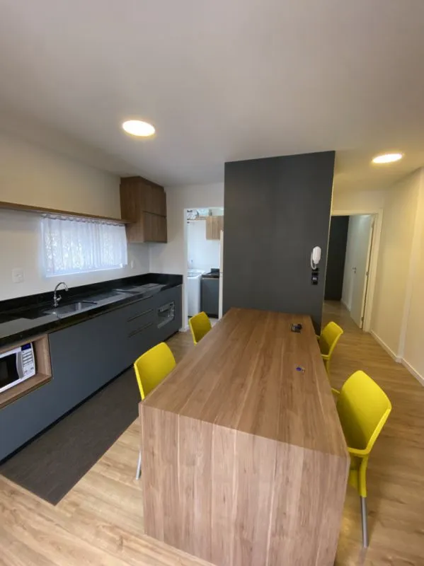 Apartamento todo mobiliado e decorado com 1 suíte + lavabo e 1 vaga de garagem. — foto 4