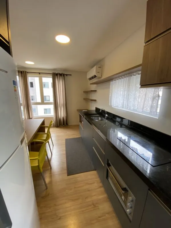 Apartamento todo mobiliado e decorado com 1 suíte + lavabo e 1 vaga de garagem. — foto 6
