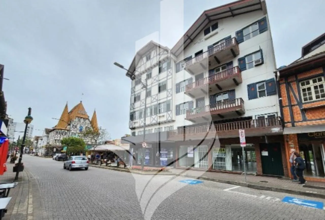 Loja no centro de Blumenau, localizada próximo a Igreja Matriz, na Rua XV. — foto 2