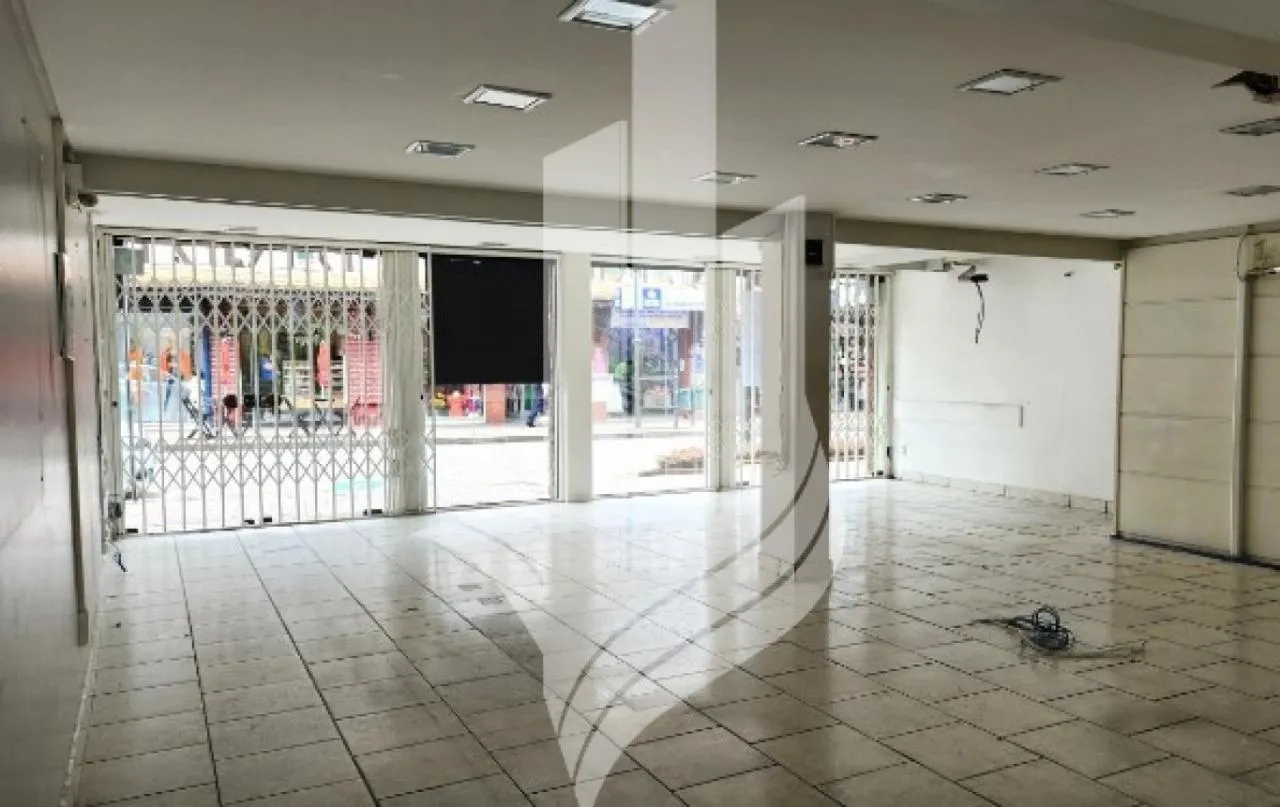 Loja no centro de Blumenau, localizada próximo a Igreja Matriz, na Rua XV. — foto 5