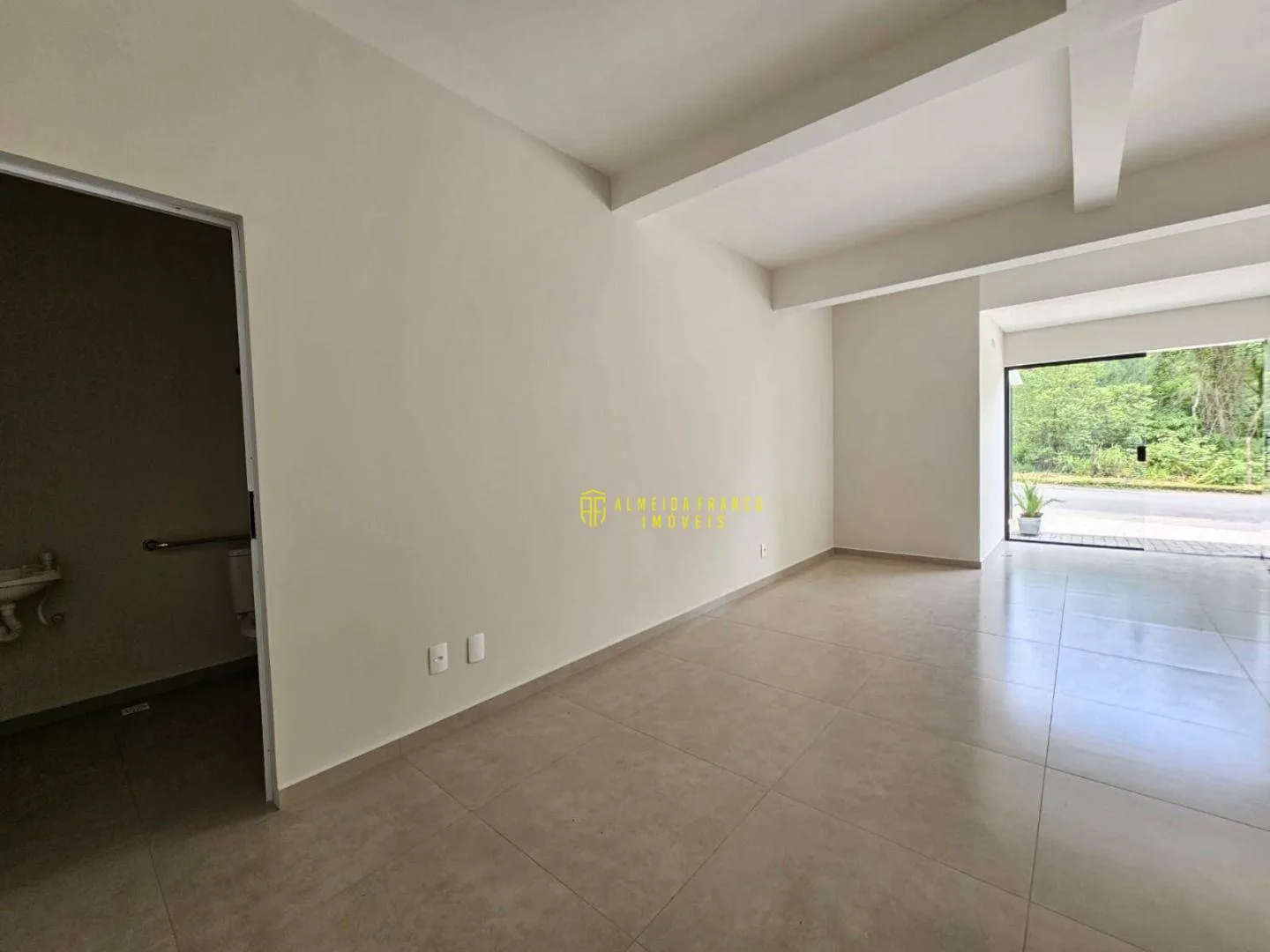 Excelente loja com aproximadamente , 31,81, com amplo estacionamento - Itoupa Central - Blumenau/SC — foto 3