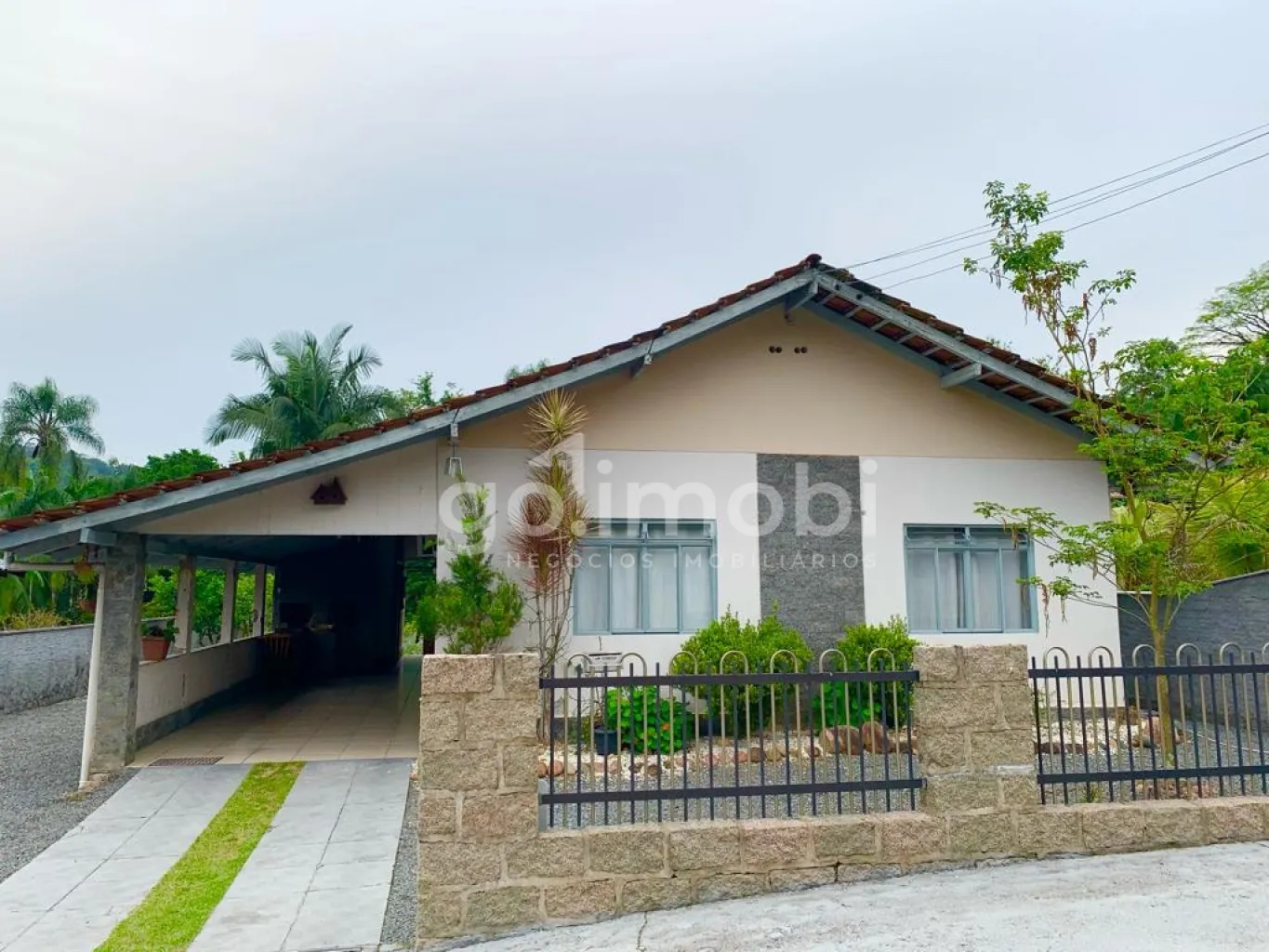 Casa com terreno grande para moradia ou construção de prédio ou geminados. - foto 1