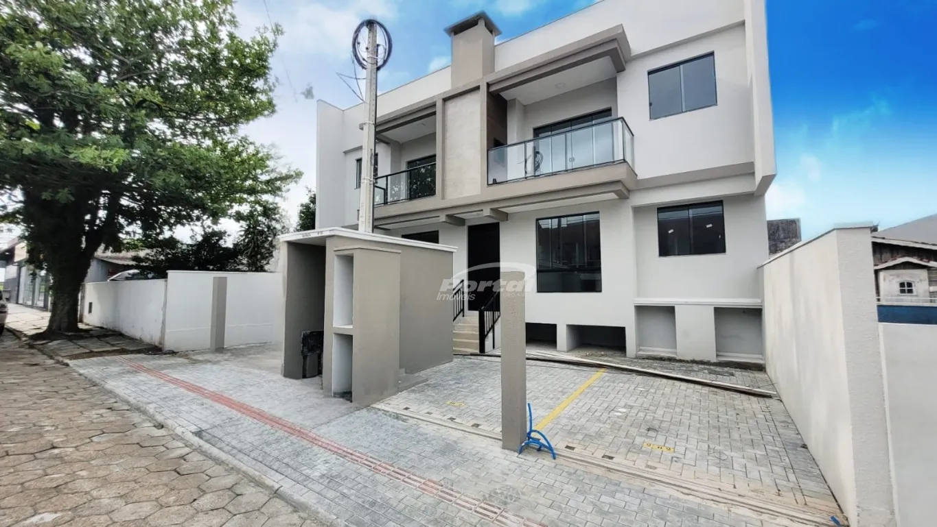 Apartamento á venda, com 2 dormitórios sendo 1 suíte, a aproximadamente 100 metros do mar, na praia do tabuleiro em Barra Velha/SC — foto 2