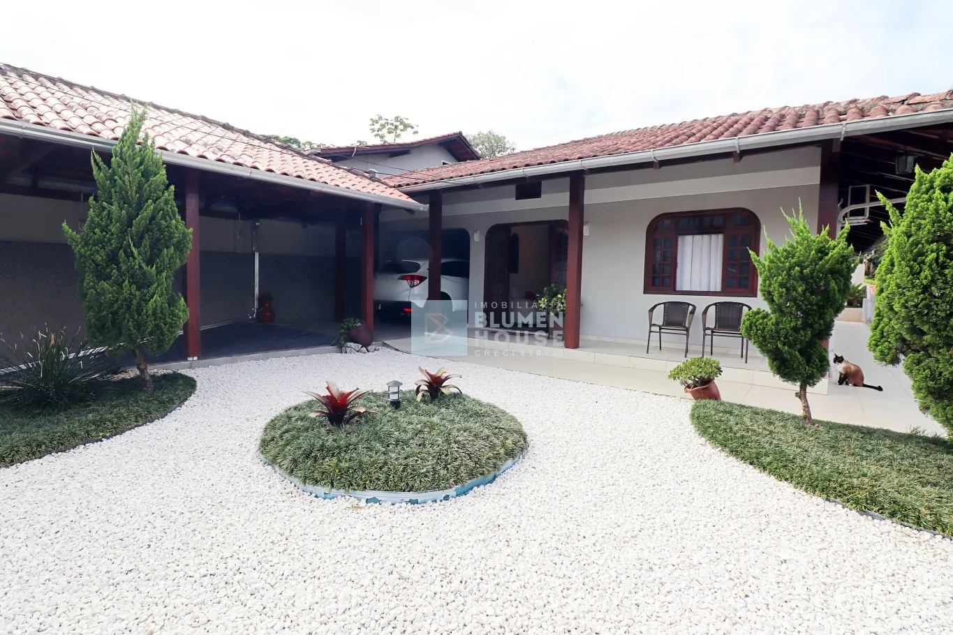 Ampla casa térrea no bairro Fortaleza! - foto 1