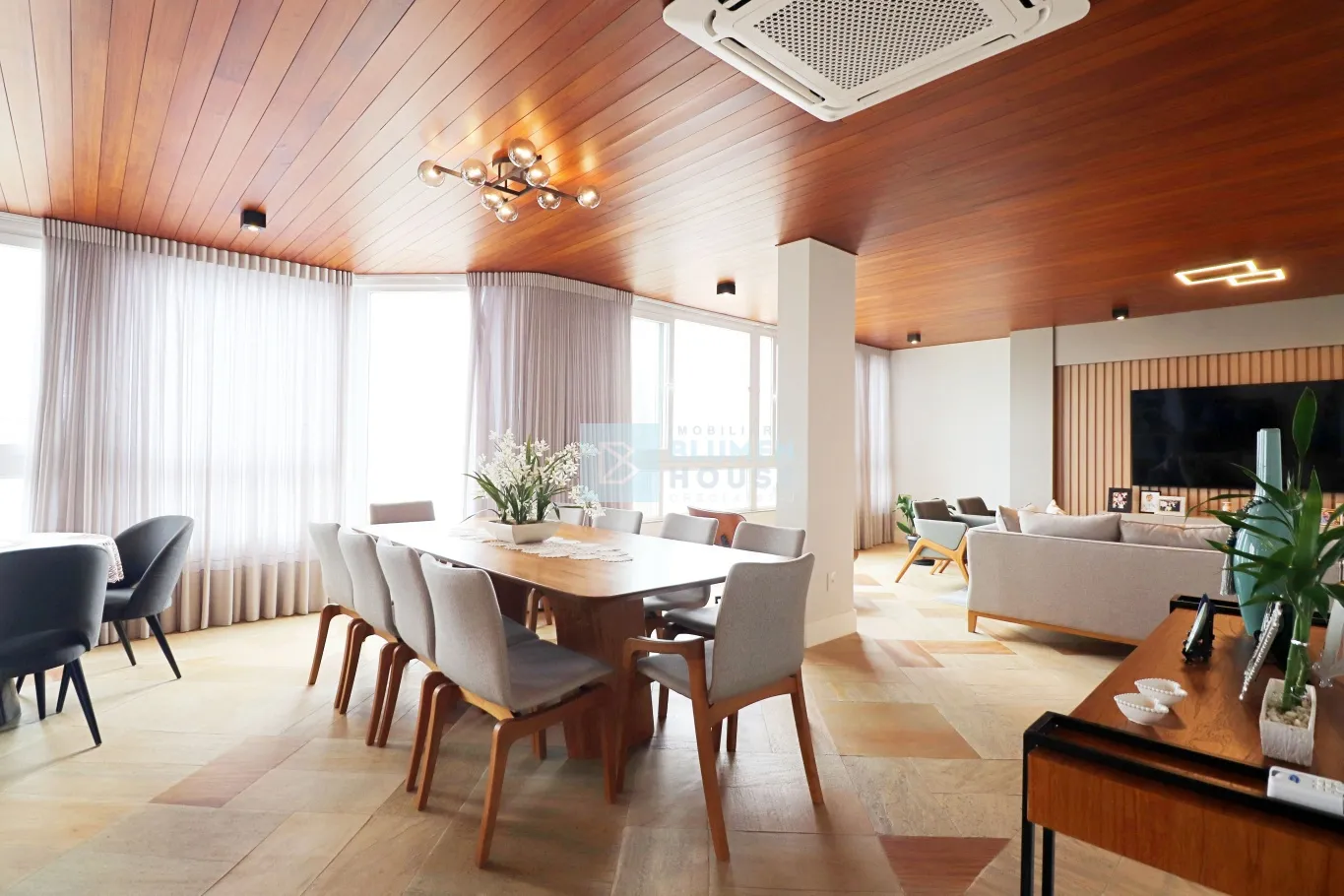 Amplo apartamento com 5 suítes e frente mar no bairro Gravatá, Navegantes! - foto 1