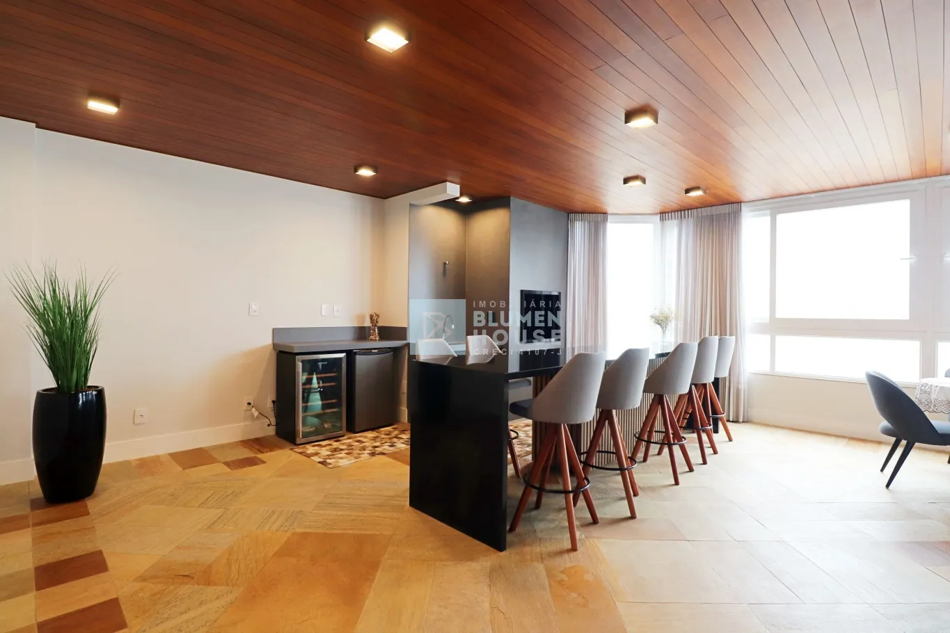 Amplo apartamento com 5 suítes e frente mar no bairro Gravatá, Navegantes! — foto 7