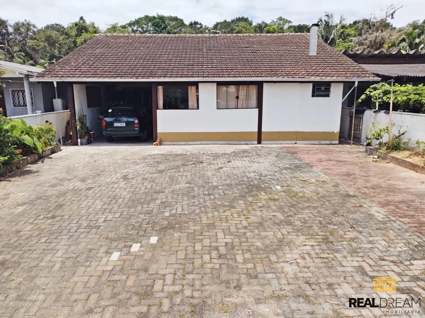 Casa com 4 dormitórios com área de festa e churrasqueira - foto 1