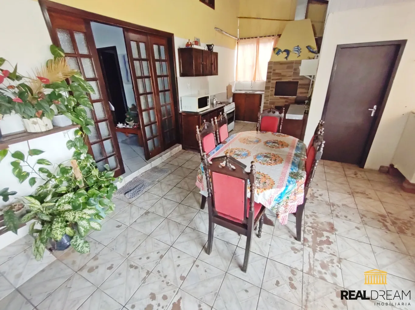 Casa com 4 dormitórios com área de festa e churrasqueira — foto 2
