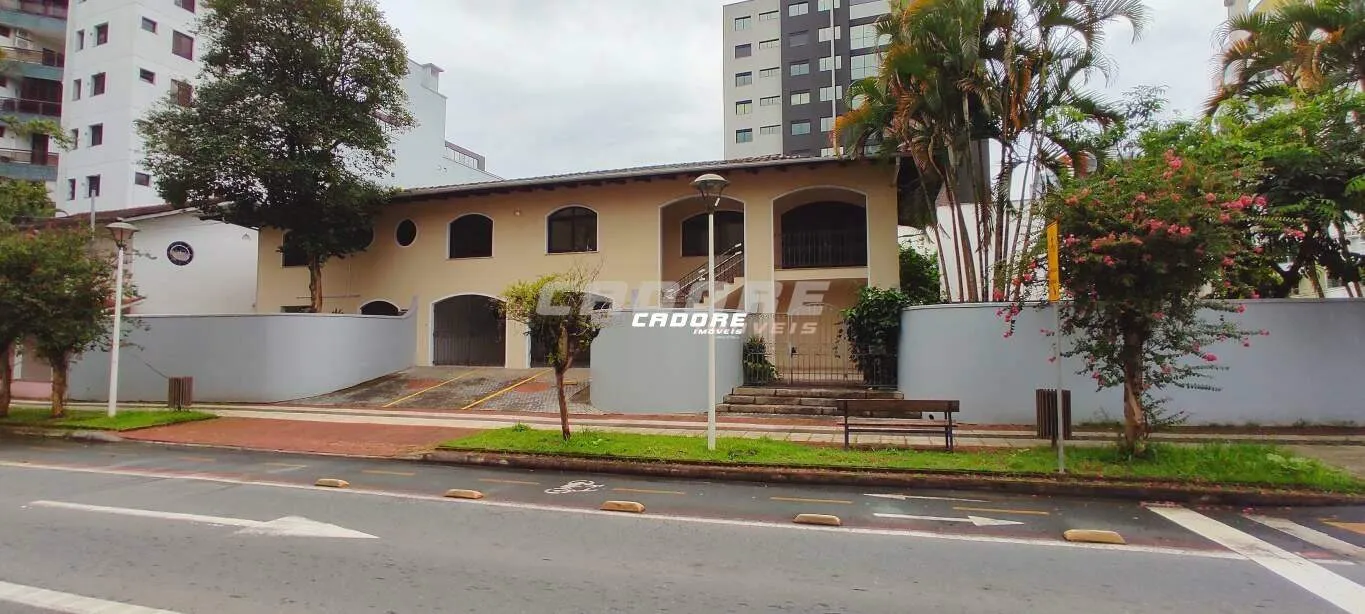 Ótima Casa comercial na Vila Formosa, bairro nobre de Blumenau. | Cadore Imóveis - foto 1