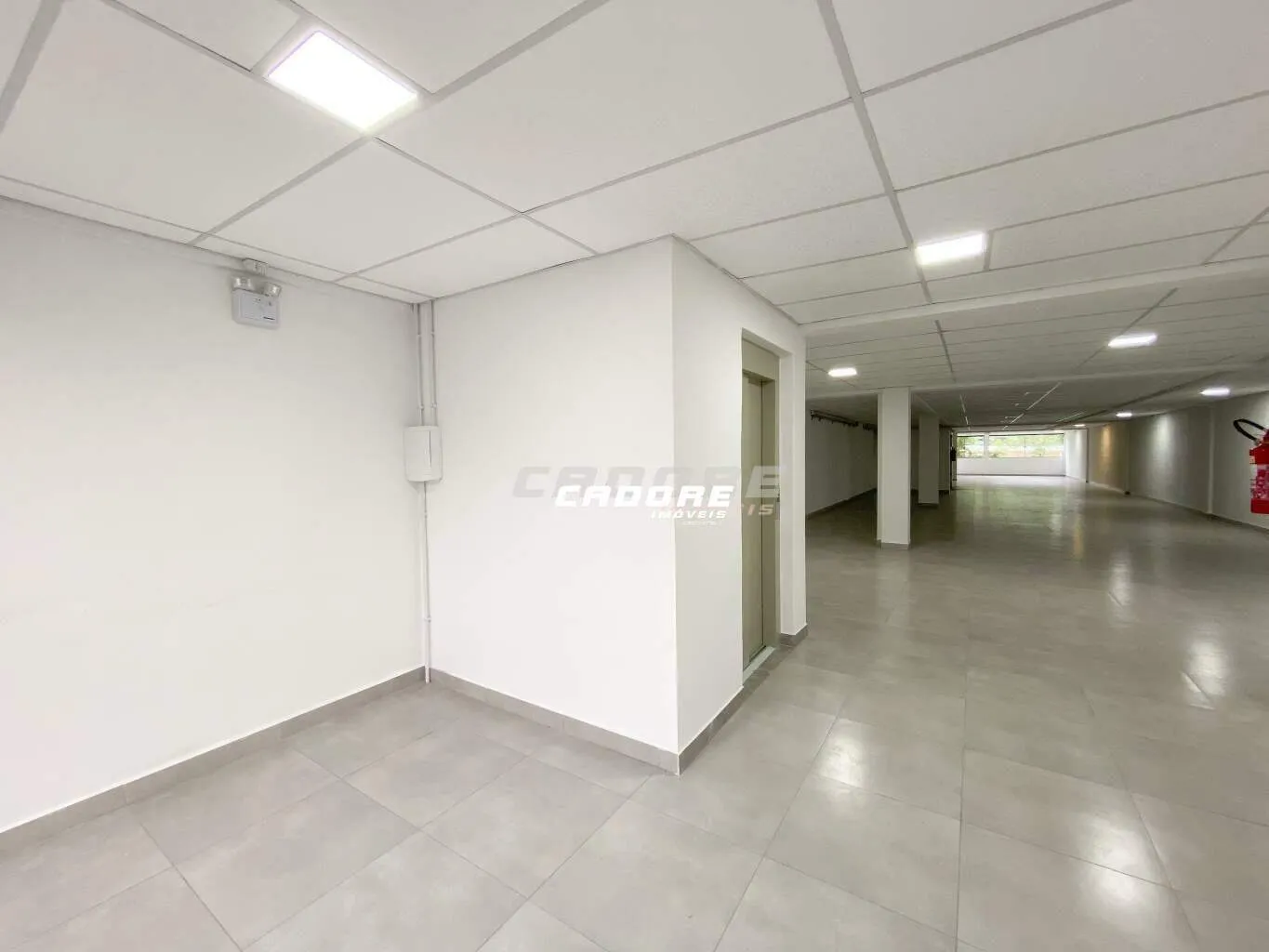 Sala comercial nova com elevador para locação no bairro Garcia | Cadore Imóveis — foto 2
