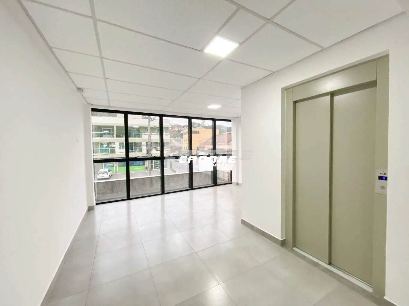 Sala comercial nova com elevador para locação no bairro Garcia | Cadore Imóveis — foto 3