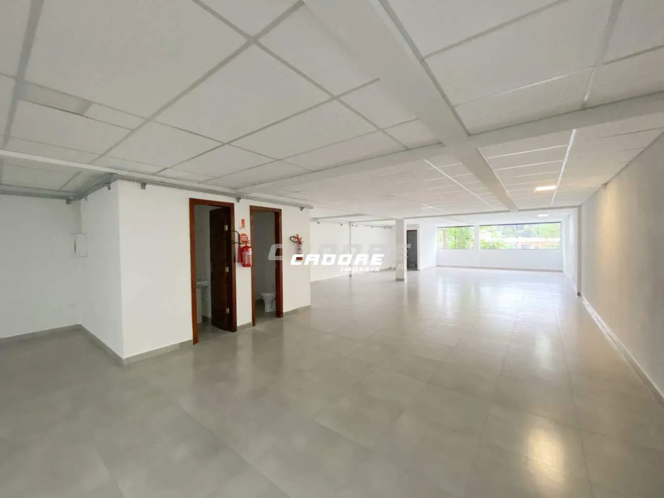 Sala comercial nova com elevador para locação no bairro Garcia | Cadore Imóveis — foto 4