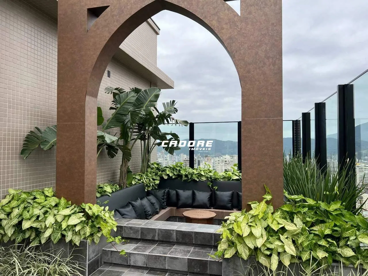 Luxuoso e grandioso Doha Tower a poucos metros da praia!! — foto 6