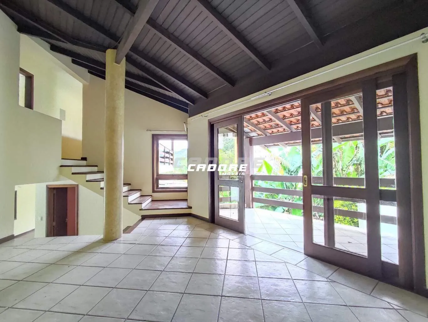 Casa com 4 Dormitórios e Piscina A Venda Bairro Garcia — foto 2