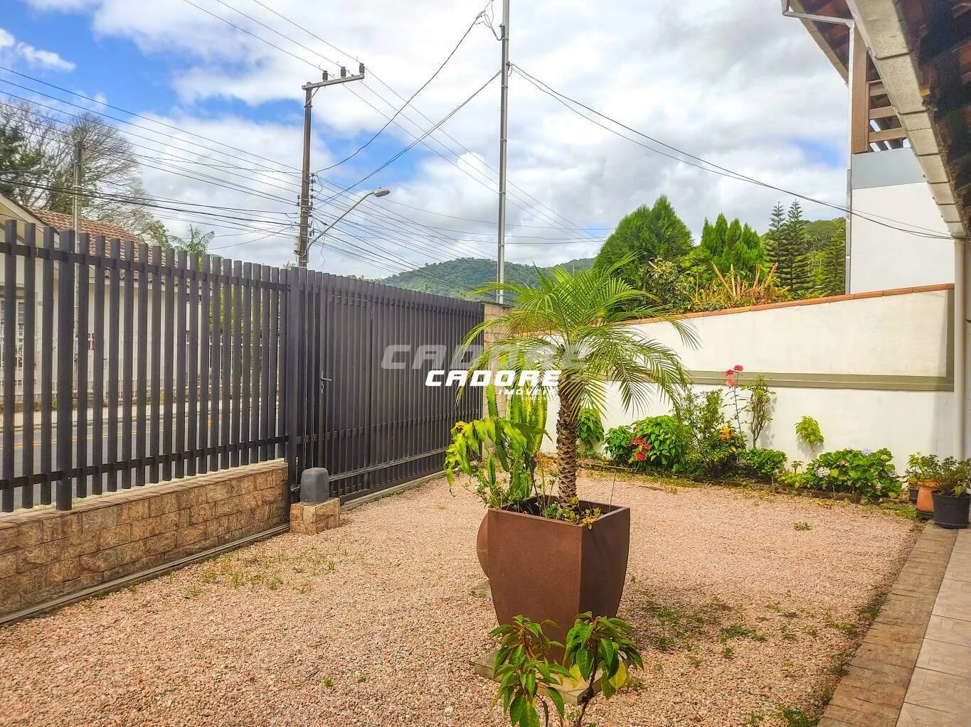 Casa dos Seus Sonhos: Terreno Plano com Pátio Frontal e Quintal nos Fundos I Cadore Imóveis — foto 4