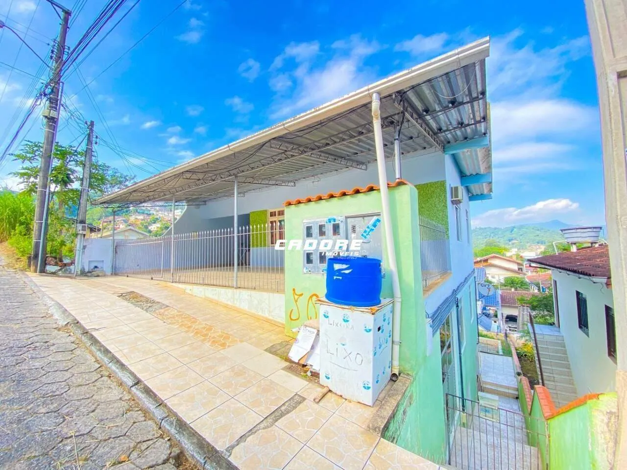 Casa à venda em Blumenau, Bairro Garcia - 3 Dormitórios, 1 Suíte, 4 Banheiros — foto 2