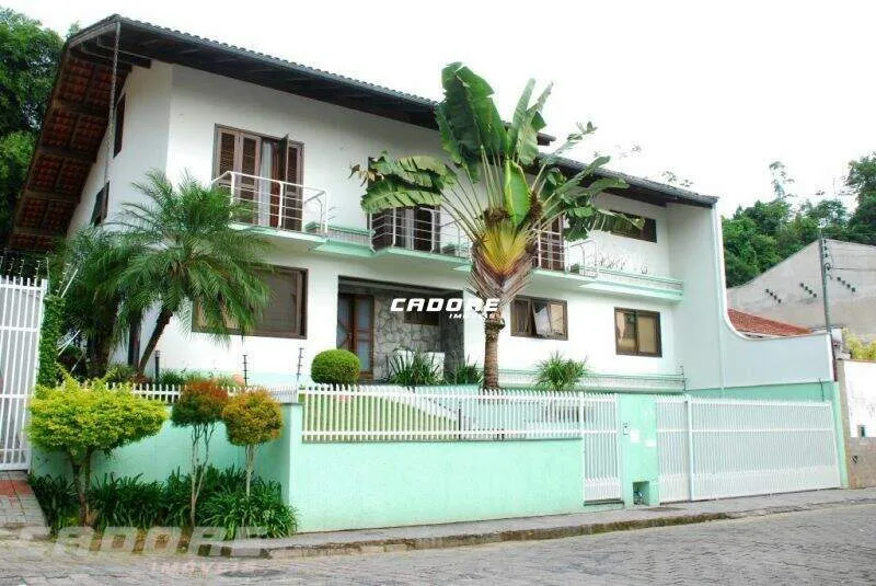 Casa com 04 quartos e piscina no Garcia - foto 1