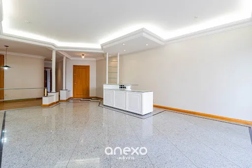 Espaços amplos e muito conforto é o que define esse belíssimo apartamento. - foto 1
