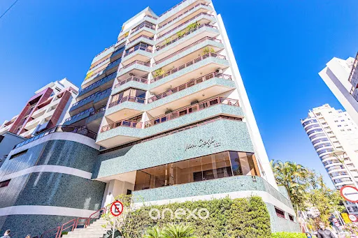 Espaços amplos e muito conforto é o que define esse belíssimo apartamento. — foto 2