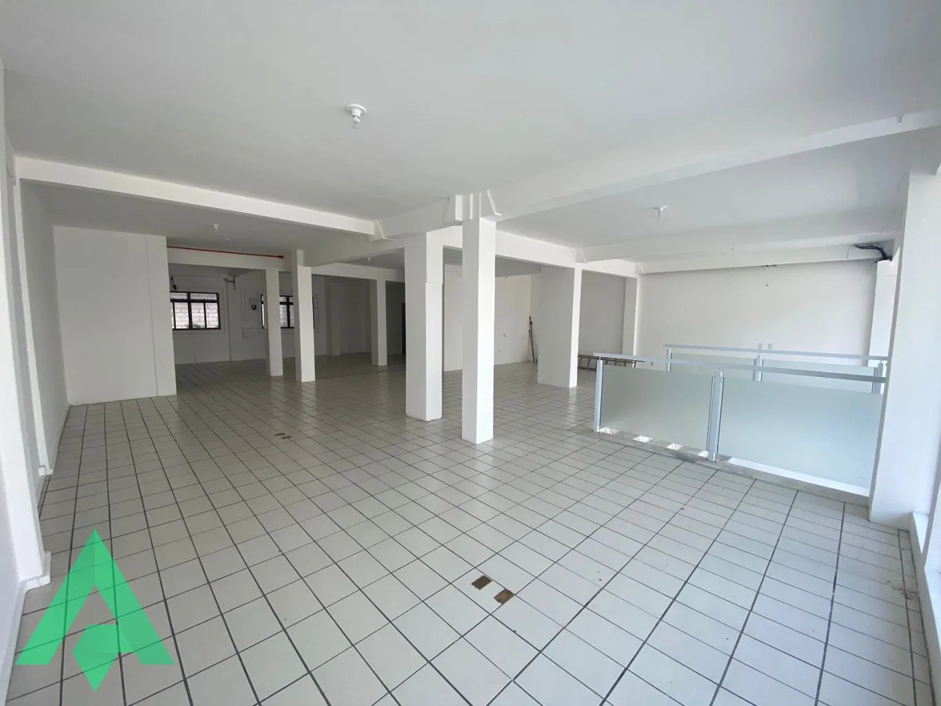 Loja Térrea 350 m para locação por R$ 15.000,00 - Bairro Victor Konder - Blumenau/SC — foto 2