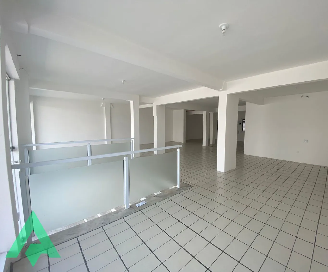 Loja Térrea 350 m para locação por R$ 15.000,00 - Bairro Victor Konder - Blumenau/SC — foto 4