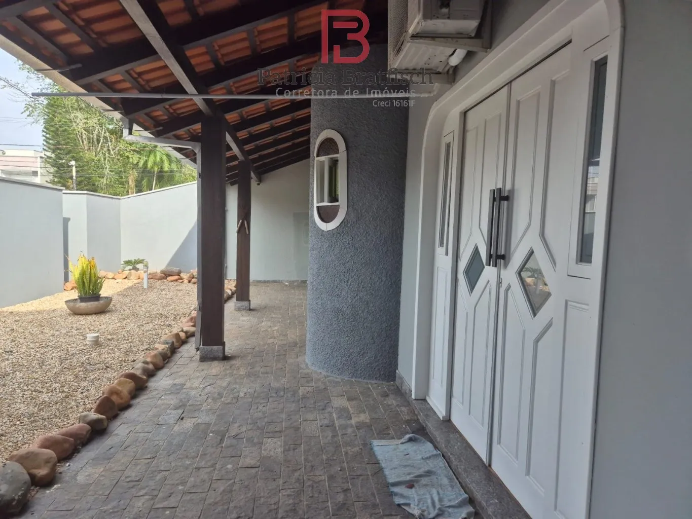 Casa à venda com 3 quartos e 2 suítes, 4 vagas, 280m² no Água Verde, Blumenau - foto 1