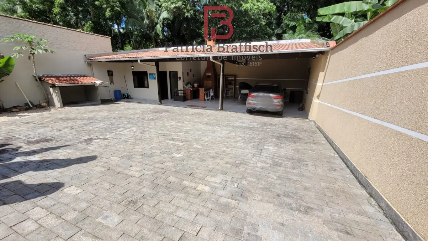 Casa térrea com 03 dormitórios, sendo duas suítes. Edícula com possibilidade de moradia ou negócio. — foto 4