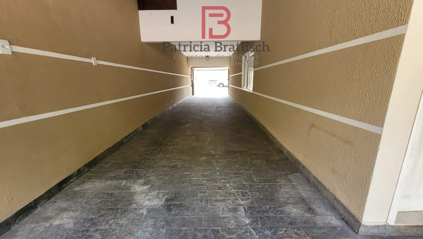 Casa térrea com 03 dormitórios, sendo duas suítes. Edícula com possibilidade de moradia ou negócio. — foto 6