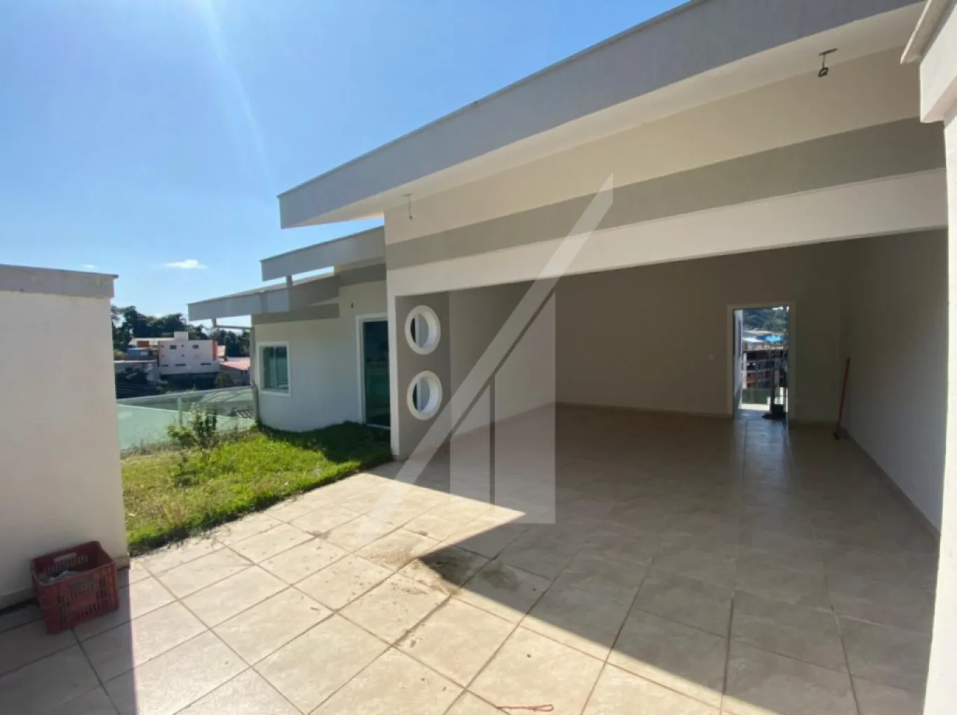 Linda casa com piscina no bairro Velha, ótima localização próxima a padarias, farmácias, mercados e a 5 minutos do centro!!! — foto 3