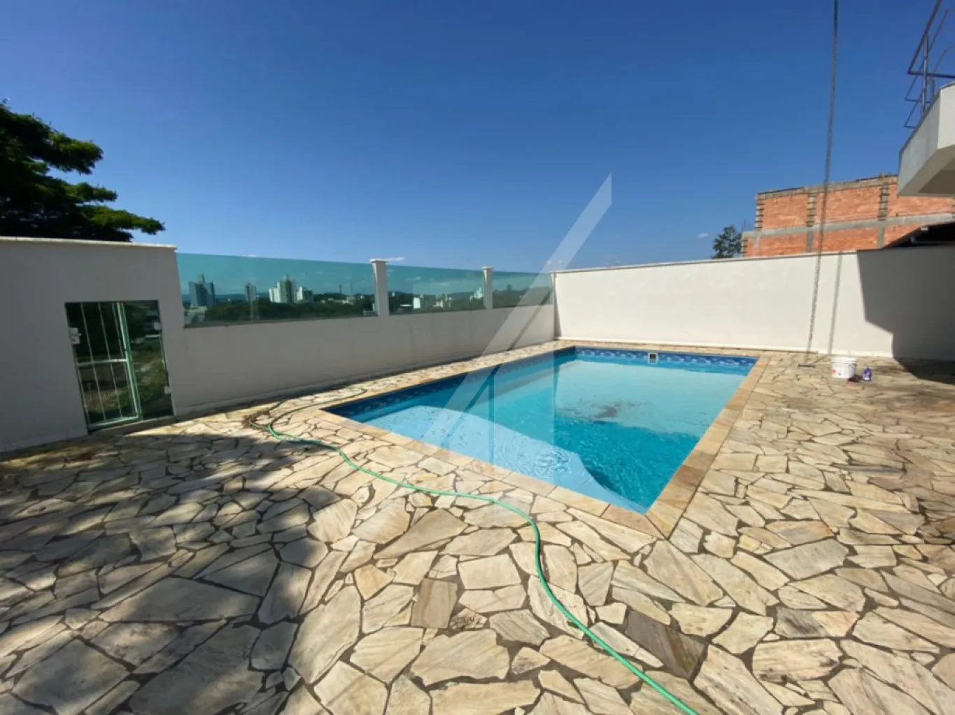 Linda casa com piscina no bairro Velha, ótima localização próxima a padarias, farmácias, mercados e a 5 minutos do centro!!! — foto 5