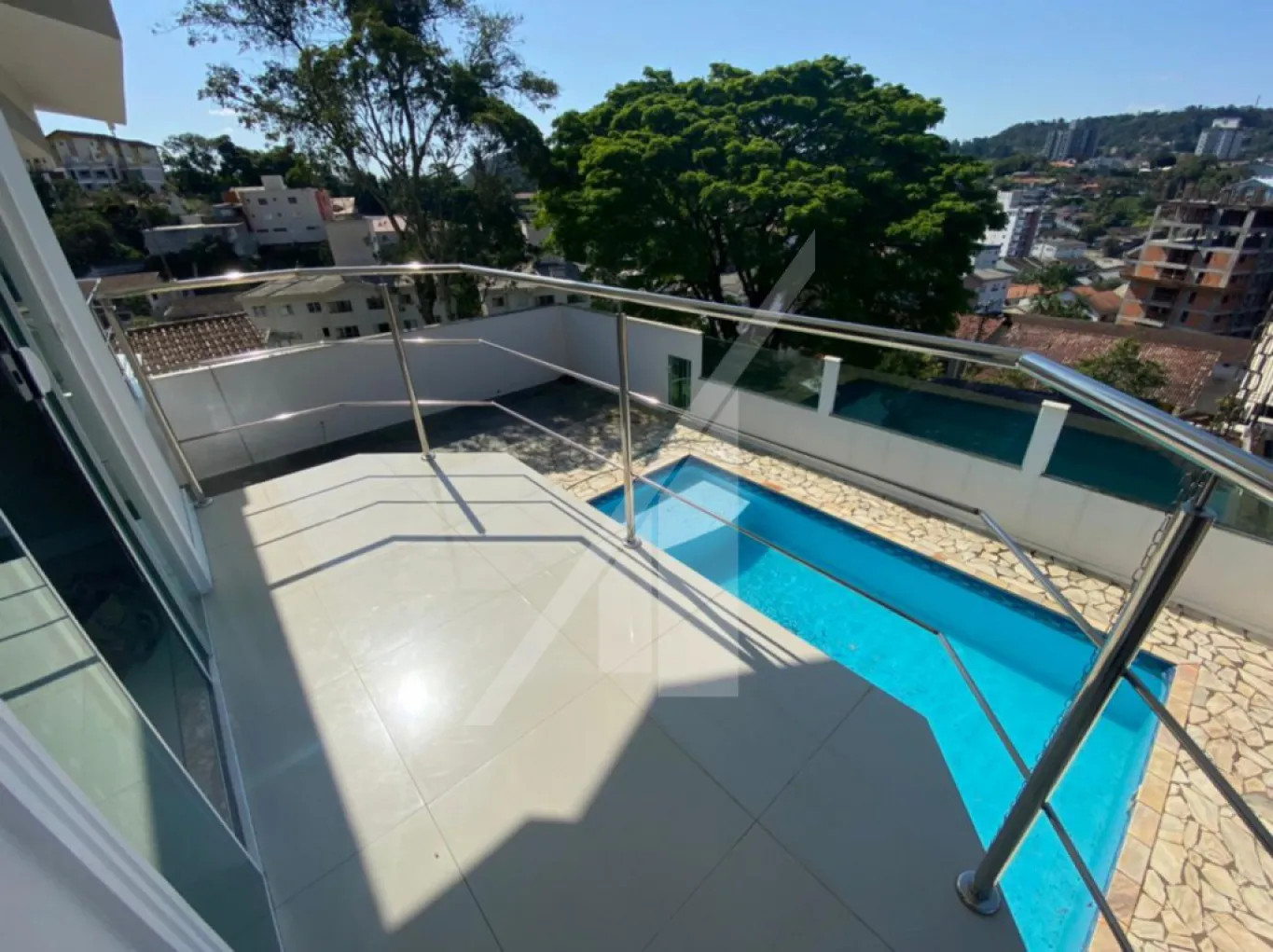 Linda casa com piscina no bairro Velha, ótima localização próxima a padarias, farmácias, mercados e a 5 minutos do centro!!! — foto 6