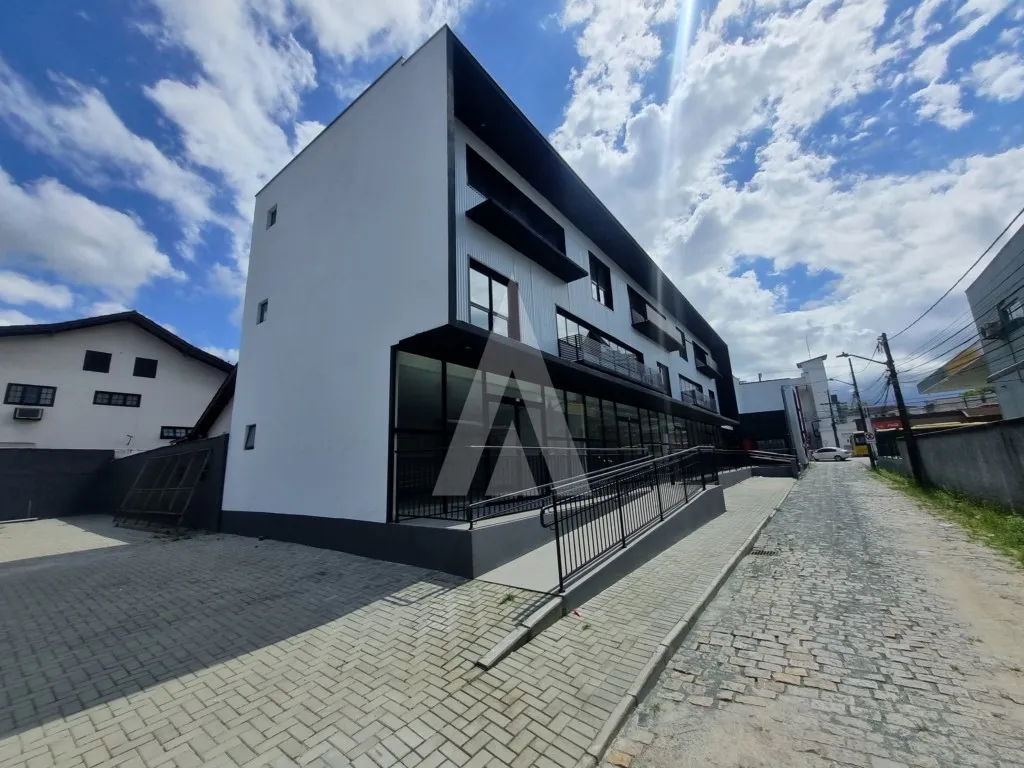 Sala no bairro Bucarein com 37m, banheiro privativo e vagas de estacionamento rotativo. - foto 1